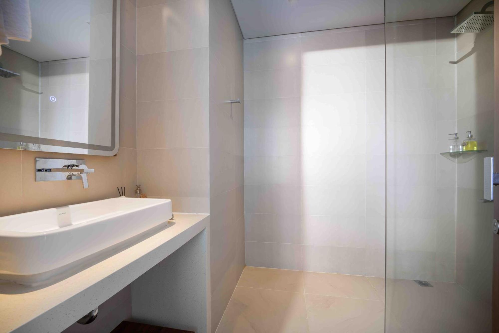 Stunning Apartments Across My Khe Beach ! Rooftop Pool & Gym Da Nang Exterior foto
