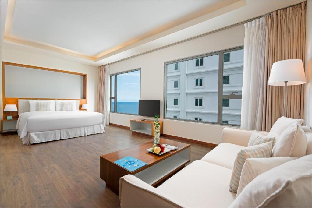 Stunning Apartments Across My Khe Beach ! Rooftop Pool & Gym Da Nang Exterior foto