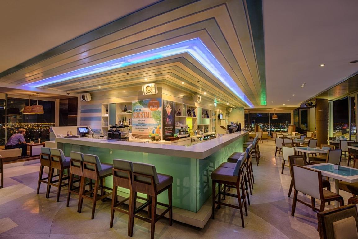 Stunning Apartments Across My Khe Beach ! Rooftop Pool & Gym Da Nang Exterior foto